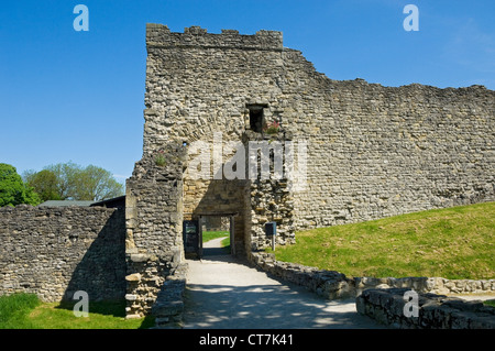 Eintritt zu Pickering Castle Ruinen bleibt Ruine im Sommer Norden Yorkshire England UK Vereinigtes Königreich GB Großbritannien Stockfoto