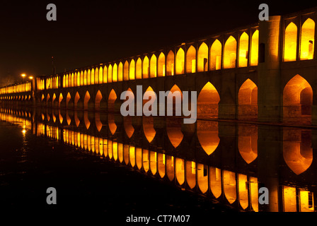 Si-o-Se Pol, Brücke der 33 Bögen, Isfahan, Iran Stockfoto