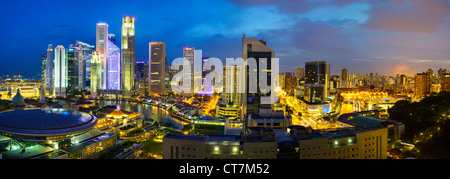 South East Asia, Singapur, erhöhten Blick auf die Unterhaltung Bezirk von Clarke Quay, der Singapore River und die Skyline der Stadt Stockfoto