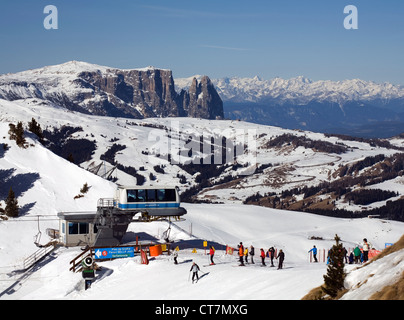 Alpe Di Seis Seiser Alm mit dem Schlern Schlern im Hintergrund, Selva Wolkenstein-Val Gardena Dolomiten Italien Stockfoto