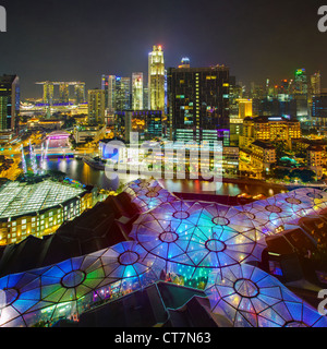 South East Asia, Singapur, erhöhten Blick auf die Unterhaltung Bezirk von Clarke Quay, der Singapore River und die Skyline der Stadt Stockfoto
