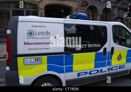 West Yorkshire Police Schulschwänzen Patrouille van Stockfoto