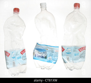 Leere Plastikflasche zerknitterten Kaution Stockfoto