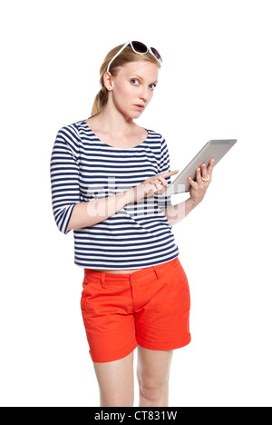 Junge Frau mit Tablet. Stuido Schuss blonde Frau auf weißem Hintergrund Stockfoto