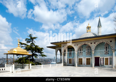 Ägypten, Istanbul, Topkapi Saray, Vierter Hof, Bagdad-Kiosk Und Iftar-Laube Mit Goldenem Dach. Stockfoto