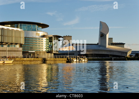 Lowry-Kunst-Galerie und Imperial War Museum North Stockfoto