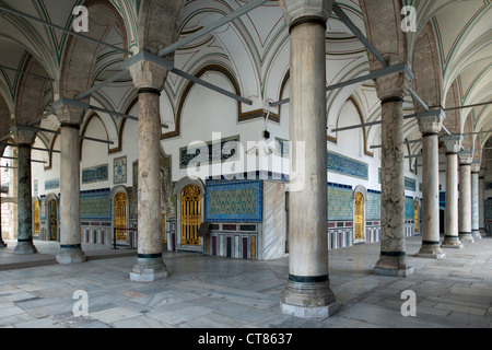 Ägypten, Istanbul, Topkapi Saray, Vierter Hof, Uhrensammlung (Links) Und Saal der Heiligen Reliquien. Stockfoto