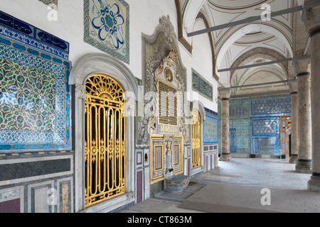Ägypten, Istanbul, Topkapi Saray, Vierter Hof, Saal der Heiligen Reliquien ("Links"), Beschneidungshaus des Erweiterungsset (Hinten). Stockfoto