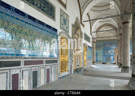 Ägypten, Istanbul, Topkapi Saray, Vierter Hof, Saal der Heiligen Reliquien ("Links"), Beschneidungshaus des Erweiterungsset (Hinten). Stockfoto