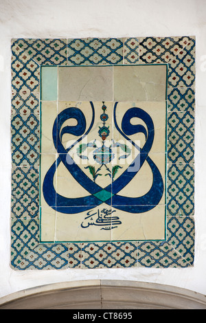 Ägypten, Istanbul, Topkapi Saray, Vierter Hof, Dekoration am Saal der Heiligen Reliquien. Stockfoto