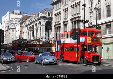 London - Schwerverkehr in der Haymarket-Straße Stockfoto