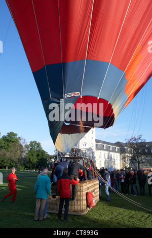 Karlsruhe - Vorbereitungen für eine Fahrt im Heißluftballon Stockfoto