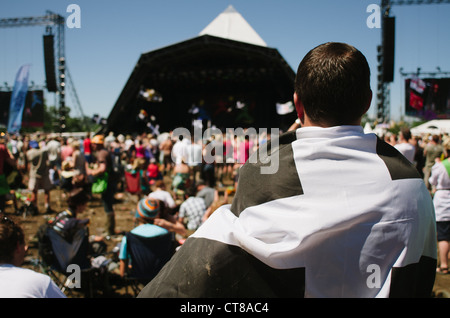 Cornwall Flagge stolz auf die Pyramide-Bühne beim Glastonbury Festival 2011 Stockfoto