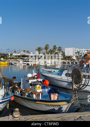 dh AYIA NAPA SOUTH CYPRUS zypriotische lokale Fischerboote und Vergnügungsboothafen Stockfoto