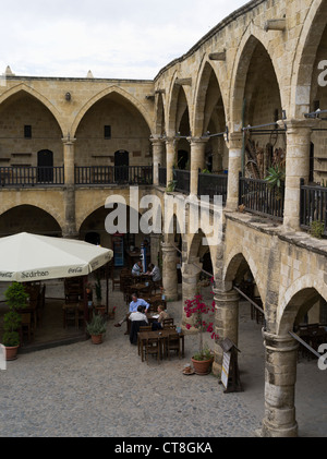 dh Old Town North NICOSIA Zypern Cafe Tisch Büyük Han Big Inn Hof Lefkosa Osmanen Karawanserei Stockfoto