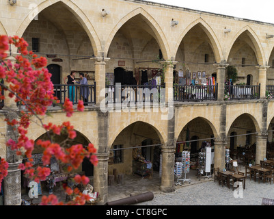 dh alte Stadt Norden NICOSIA Zypern Handwerk Geschäfte Büyük Han Big Inn Hof Lefkosa Osmanen Karawanserei Stockfoto