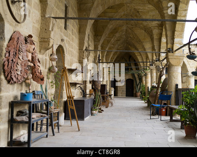 dh Altstadt Nord Lefkosa NICOSIA NORDZYPERN Handwerksläden Buyuk Han Big Inn Balkon Osmanen Caravanserai türkische Kunst Tourismus Souvenirladen Stockfoto