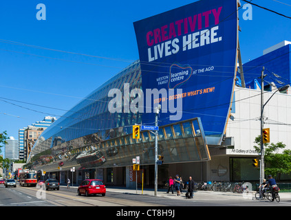 Die Art Gallery of Ontario, gestaltet von Frank Gehry, Dundas Street West, Toronto, Ontario, Kanada Stockfoto