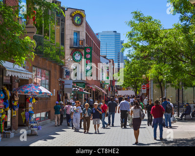 Geschäfte und Restaurants auf der Rue De La Gauchetiere nur vom Boulevard Saint-Laurent, Chinatown, Montreal, Quebec, Kanada Stockfoto
