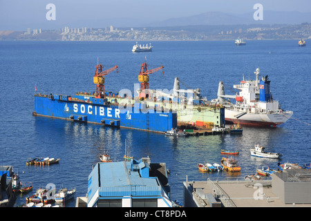 Schwimmende Trockendock im Hafen von Valparaiso, Chile Stockfoto