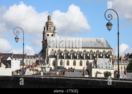 Saint-Louis-Kathedrale von Jacques Gabriel Bridge Blois Loir-et-Cher Frankreich gesehen Stockfoto