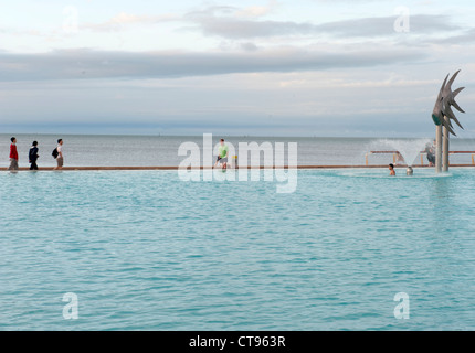 Mann - salzwasser Lagune an der Esplanade der Reiseziel Cairns in Far North Queensland, Australien Stockfoto