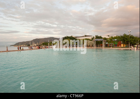 Mann - salzwasser Lagune an der Esplanade der Reiseziel Cairns in Far North Queensland, Australien Stockfoto