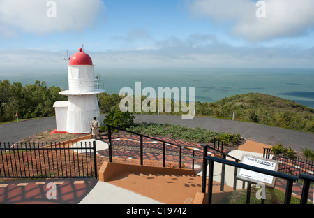 Der historische Leuchtturm auf Grassy Hill in Cooktown bot bereits Captain Cook mit einem weiten Ausblick über die Küste und Fluss Stockfoto