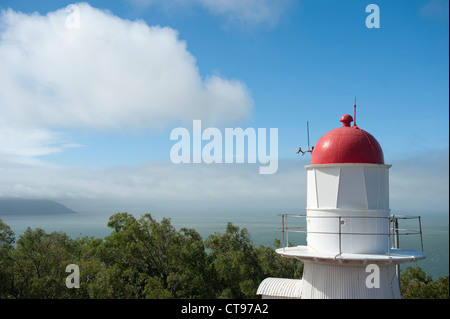 Der historische Leuchtturm auf Grassy Hill in Cooktown bot bereits Captain Cook mit einem weiten Ausblick über die Küste und Fluss Stockfoto