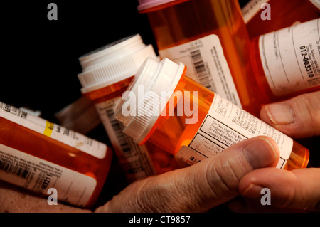 Medikamente genommen von einem Patienten mit chronischen Erkrankungen. Stockfoto