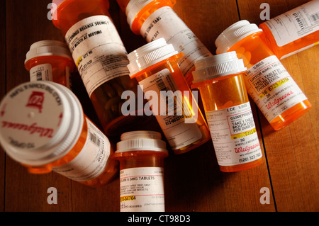 Medikamente genommen von einem Patienten mit chronischen Erkrankungen. Stockfoto