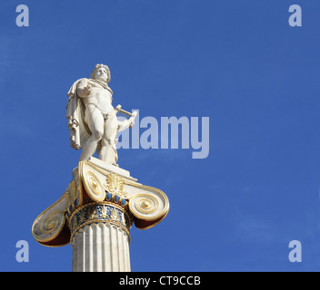 Statue des Apollo außerhalb der Akademie der Künste in Athen, Griechenland Stockfoto