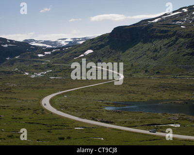 Kurvenreiche Strecke über Mountain pass ich Norwegen Stockfoto
