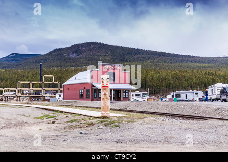 Carcross, Yukon Territory, Kanada, eine kleine Gemeinde am Klondike Highway und der White Pass und Yukon Route Railroad. Stockfoto