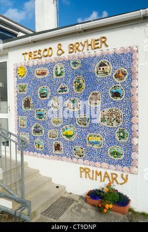 Tresco und Bryher Grundschule bunte Mosaik, Isles of Scilly, Cornwall UK. Stockfoto