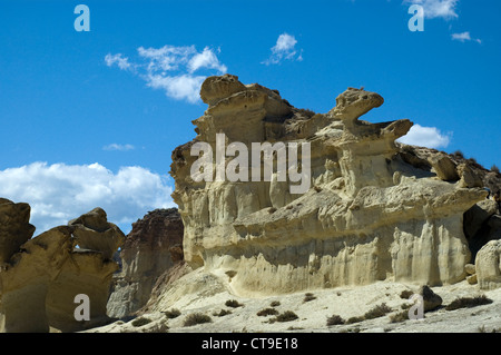 Naturstein Skulpturen Erosionen, Sandstein Denkmäler durch Wasser und Wind geformt. Bolnuevo, Provence von Murcia, Spanien Stockfoto