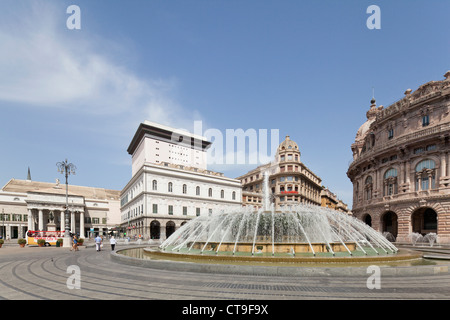 Wichtigsten Brunnen auf der Piazza de Ferrari in Genua, Ligurien, Italien, Europa Stockfoto
