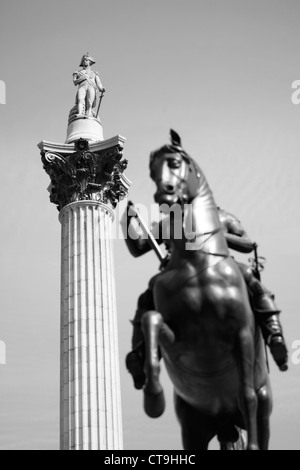 Nelson Column und Charles Statue auf dem Trafalgar Square Stockfoto