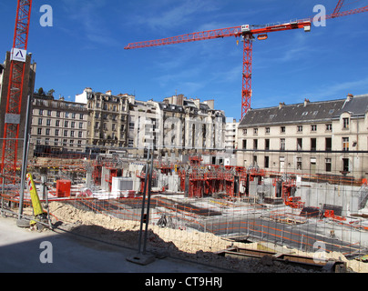 Großen Kran auf der Baustelle des Krankenhauses Laennec, Paris, Frankreich Stockfoto