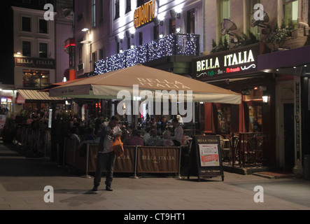 Bella Italia Restaurant Leicester Square London bei Nacht Stockfoto