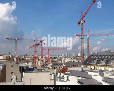 Großer Kran auf der Baustelle des Krankenhauses Laennec; Paris; Frankreich Stockfoto