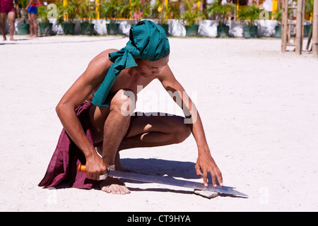 Die Krieger Lapu-Lapu, einem einheimischen Häuptling der Mactan Island. Schlacht von Mactan Reenactment, Lapu-Lapu City, Philippinen Stockfoto