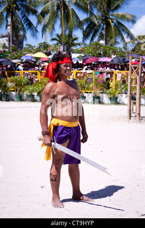 Die Krieger Lapu-Lapu, einem einheimischen Häuptling der Mactan Island. Schlacht von Mactan Reenactment, Lapu-Lapu City, Philippinen Stockfoto