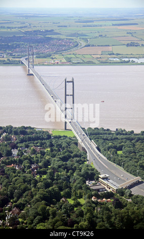 Luftaufnahme der Humber-Brücke aus dem nördlichen Ufer in der Nähe von Hull, East Yorkshire Stockfoto