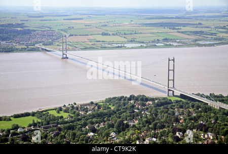 Luftaufnahme der Humber-Brücke aus dem nördlichen Ufer in der Nähe von Hull, East Yorkshire Stockfoto