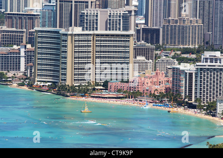 Close-up Luftaufnahme von Waikiki Beach und den nahe gelegenen Gebäuden von Honolulu, Hawaii Stockfoto