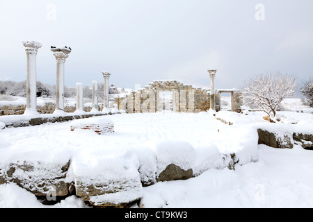 Ruinen von Chersones im Schnee, Sewastopol, Krim, Ukraine. (VI Jahrhundert v. Chr.) Stockfoto