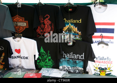 Touristischen T-Shirts zum Verkauf in einem Markt von Bangkok in Thailand Stockfoto