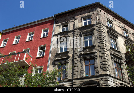 Berlin, marode und renovierten Haus nebeneinander Stockfoto