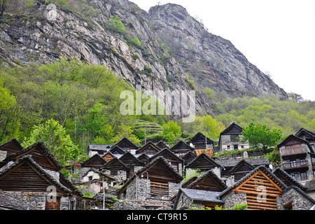 Wirtschaftlicher Not und eine unhaltbare Bevölkerung wanderte viele Bauern in Brontallo, Val Bavana, USA, in der Nähe von Locarno, Schweiz Stockfoto